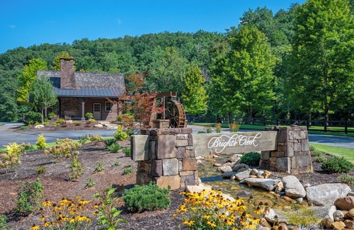Mill Spring House | Spacious 5-bedroom Home on Golf Course in Mill Spring, NC