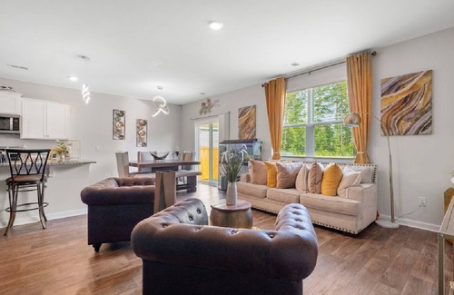 Summerville House | Spacious 5-bedroom house in welcoming Summerville with WiFi, AC