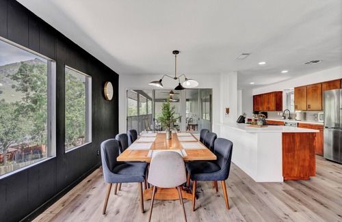 Three Rivers House | Spacious 5-bedroom house with Spa, EV charger and WiFi in charming Three Rivers
