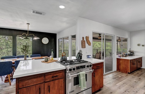 Three Rivers House | Spacious 5-bedroom house with Spa, EV charger and WiFi in charming Three Rivers