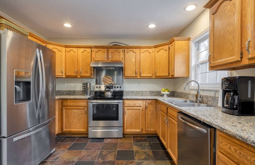 Weaverville House | Spacious 5-bedroom house w Mountain Views!