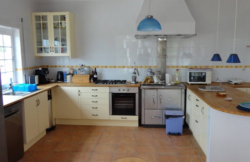 Alcobaca Villa | Spacious 5 Bedroom villa. Heated indoor pool. Unlimited WiFi. Cable TV.