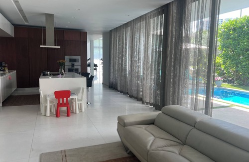Brickell Villa | Spacious 5-bedroom villa in delightful Miami with WiFi in the heart of Brickell