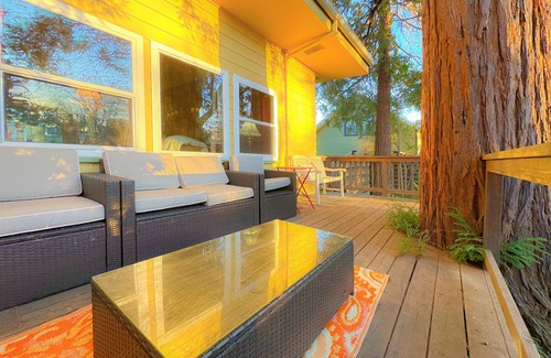 Cloverdale House | Spacious 5-bedroom wine country retreat in downtown Cloverdale