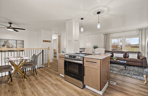 Lexington House | Spacious 5-BR House w/WiFi, Theater, Laundry, Fully Stocked Kitchen, & Patio