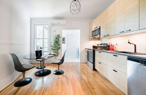 Sainte-Marie Apartment | Spacious 5-BR Retreat | Perfect for Families & Groups | Prime Location