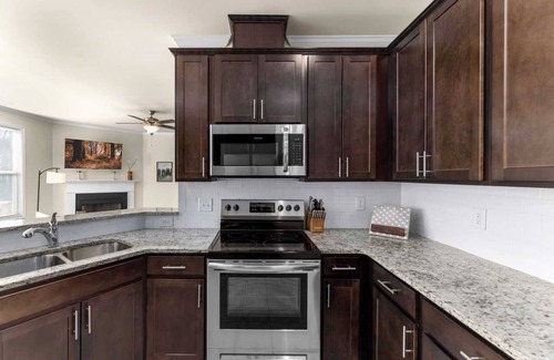 Norcross House | Spacious 5B3B｜Lush Backyard｜Garage & Street Parking｜Newly Renovated #41985
