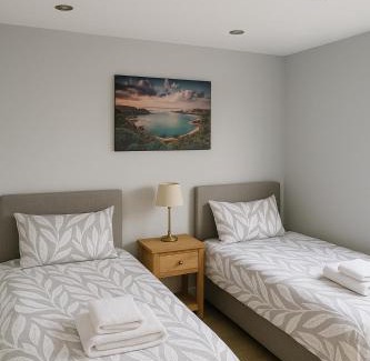 Ipswich House | Spacious 5BDR House By Homestyles Hosts Short Lets & Serviced Accommodation Suffolk With Private En-Suite & Free Parking
