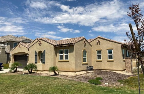 Rancho Cucamonga House | Spacious 5bdrm home, 1/2 acres, pool & amenities.