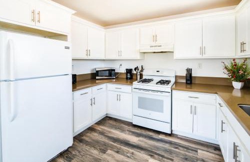 Los Angeles Apartment | Spacious 5BR 3BA Home with Free Parking and WiFi 10 Minutes to Downtown LA Perfect for Large Groups
