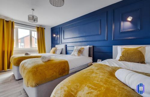 Openshaw House | Spacious 5BR - Coop Live & Etihad - Pool Table