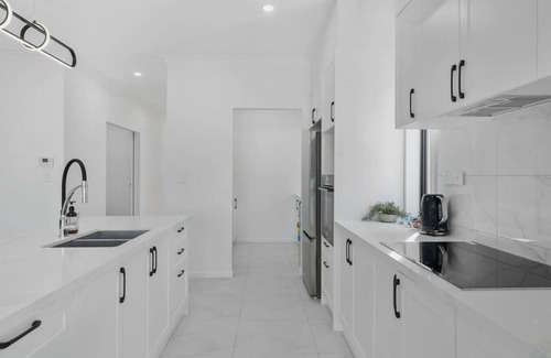 Corinda House | Spacious 5BR Family Home in Leafy Corinda