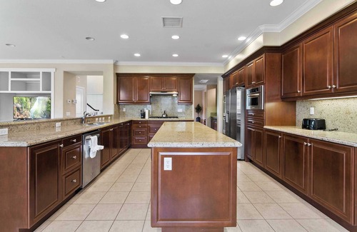 Eastvale House | Spacious 5BR Home in Eastvale Chef's Kitchen, Backyard & Prime Location #40809