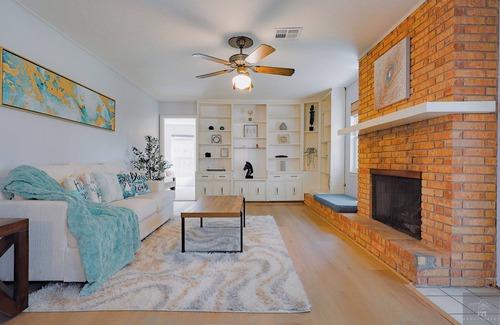Spring Branch West House | Spacious 5BR Home - Near Energy Corridor - Sleeps 14 - Pet friendly