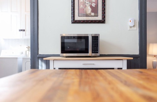 Hughesville House | Spacious 5BR Victorian in charming Hughesville sleeps 12