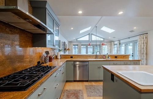 Venice Villa | Spacious 5BR Villa in Venice with Pool/Hot Tub/Theater Room/Game Room