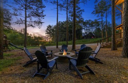 Hochatown House | Spacious 5BR with Pond - Hot Tub - Games - Sleeps 19