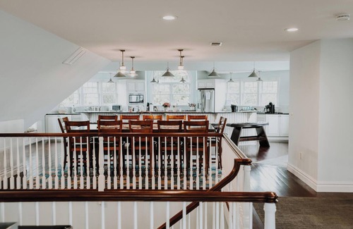 Villas Villa | Spacious 6 Bedroom Waterfront Villa in Lower Township with AC, WiFi