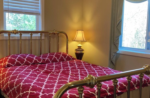 Moravian Falls Cabin | Spacious 6-bedroom lodge in peaceful Moravian Falls with WiFi, AC