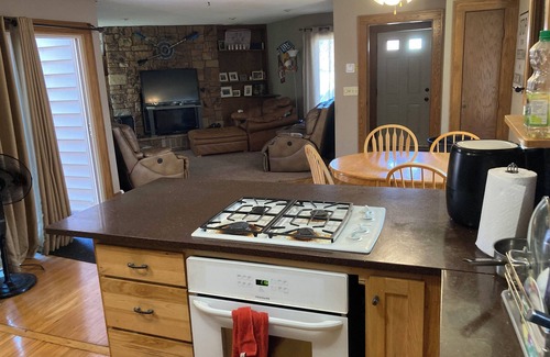 Merriam Park House | Spacious 6-bedroom 3 bath house Saint Paul - sleeps 18!