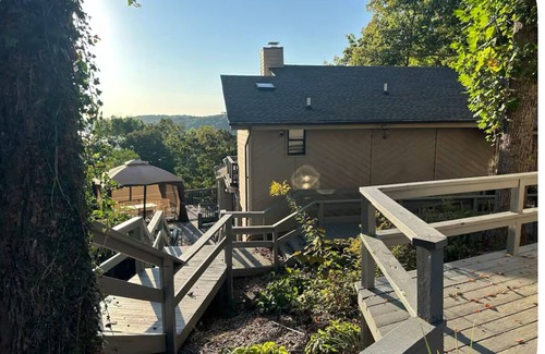 Bronston House | Spacious 6-bedroom house in welcoming Bronston, minutes to Lake Cumberland
