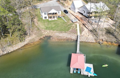 Arley House | Spacious 6-bedroom house on beautiful Lewis Smith Lake