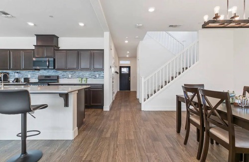 Merced House | Spacious 6-bedroom house in fabulous Merced with WiFi, Near Hospitals and Dining
