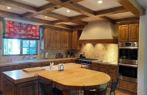 Sun Valley House | Spacious 6-bedroom luxury lodge-like Gimlet estate in world renowned Sun Valley.