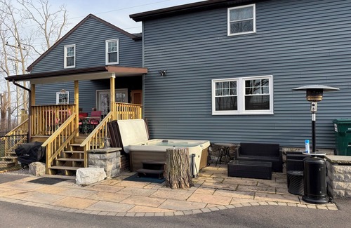 Canandaigua House | Spacious 6-bedroom house in awesome Canandaigua with WiFi, AC