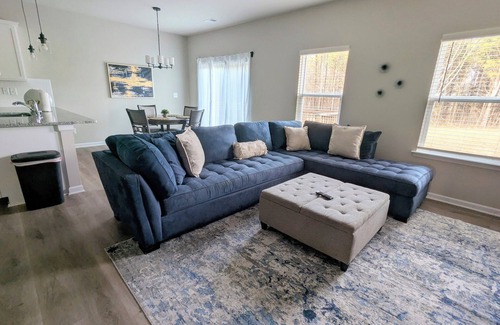 Huntersville House | Spacious 6-bedroom townhome in welcoming Huntersville with WiFi, AC