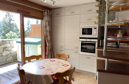 Cohennoz Apartment | Spacious 6-Person Apartment with Pool, Balcony, & Parking in Crest-Voland