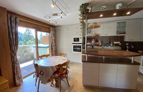 Cohennoz Apartment | Spacious 6-Person Apartment with Pool, Balcony, & Parking in Crest-Voland
