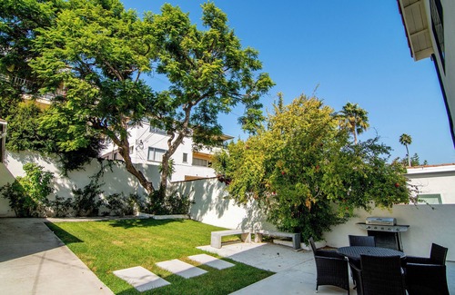 Beverly Hills Villa | Spacious 6BR Home with BBQ & Yard Beverly Hills Adj