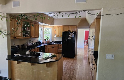 Oregon City House | Spacious 6BR Home with Bonus Rooms, Office Space, Gym, and Sport Court