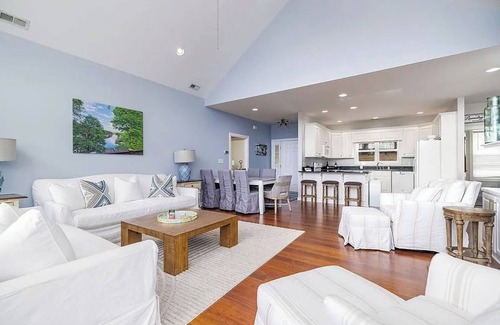 Henrico House | Spacious 6BR house w/dock, kayaks, fire pit, and close to amenities. Sleeps 16.