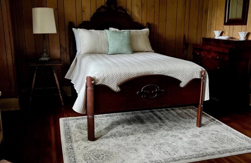 New Haven Other | Spacious 7-bedroom Farmhouse in New Haven - On Bourbon Trail!