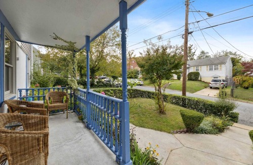 Hyattsville House | Spacious 8-bedroom house with AC and WiFi in charming Hyattsville