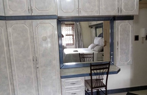 Kempton Park Cabin | Spacious 8-bedroom lodge in welcoming Kempton Park with WiFi