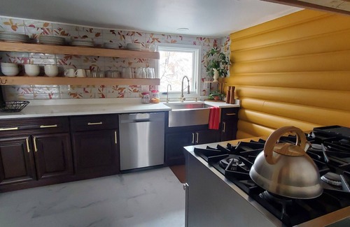 Birchdale Cabin | Spacious 9 Bedroom 6 bath on Private Lake Kayaks, Trails & Wildlife Nearby