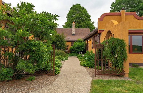 Birchdale Cabin | Spacious 9 Bedroom 6 bath on Private Lake Kayaks, Trails & Wildlife Nearby