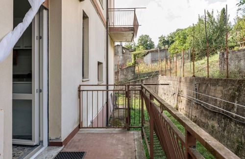 Casone Carpinelli Apartment | Spacious 90 sqm apartment, ideal for 5 people, located on the first floor of a building WITHOUT elevator (stairs to access it). The accommodation is located in Pieve, a splendid village characterized by a typical Tuscan atmosphere.The apartment consists