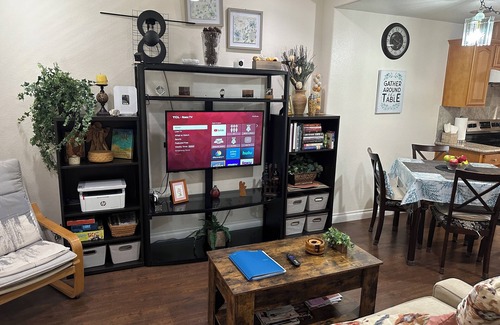 Alhambra Condo | Spacious 910 sqft, firm king + firm queen, 1 block from Starbucks, parking incl.