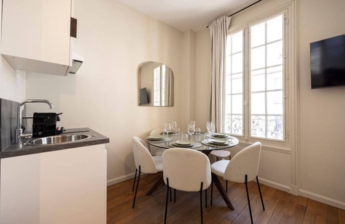 Le Pre-Saint-Gervais Apartment | Spacious apartment near the 19th arrondissement