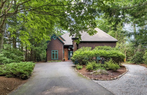 Moultonborough House | Spacious Adirondack sleeps 12 with stunning views of Castle In The Clouds