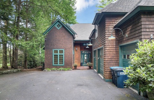 Moultonborough House | Spacious Adirondack sleeps 12 with stunning views of Castle In The Clouds