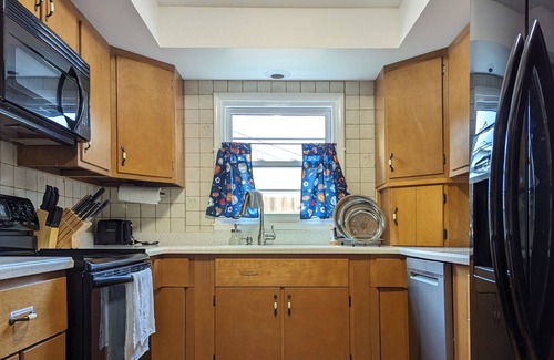 Columbus House | Spacious All-Star Sport House - 1 mile from NexusPark - Pet and Family Friendly!