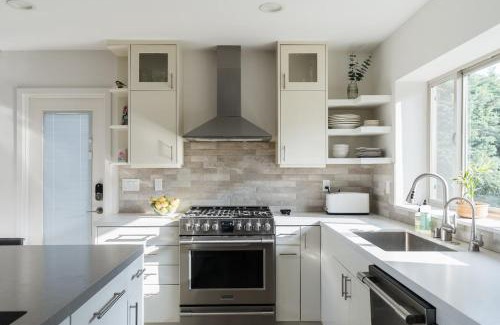 La Mesa House | Spacious and Bright 5-Bedroom Oasis Pool and Yard