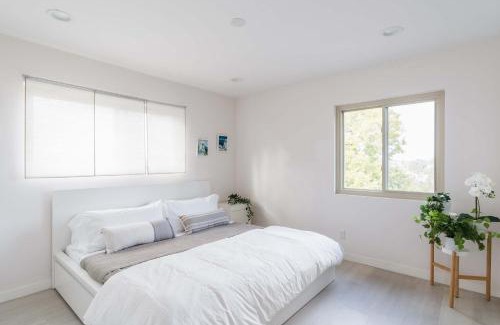 La Mesa House | Spacious and Bright 5-Bedroom Oasis Pool and Yard