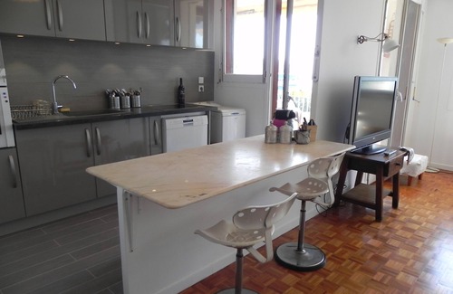 La Madeleine Apartment | Spacious and bright apartment in residence with swimming pool, sea view and park