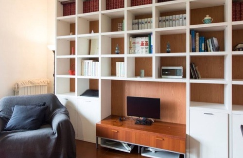 Lambrate House | Spacious and bright one-bedroom apartment